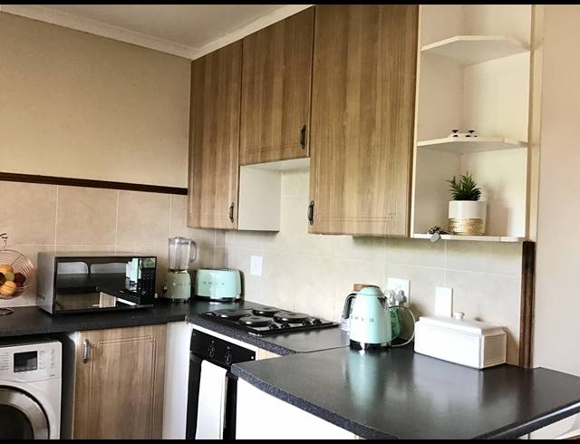 2 BEDROOM APARTMENT TO LET IN MOOIKLOOF RIDGE
